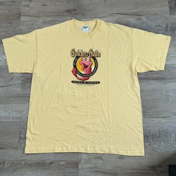 Vintage yellow Las Vegas Casino t shirt
 Gildan men’s XL 
 24x30 nice condition - Picture 3 of 5